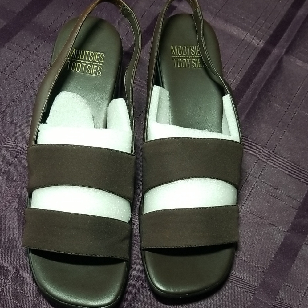 Mootsies Tootsies brand ladies sandals.